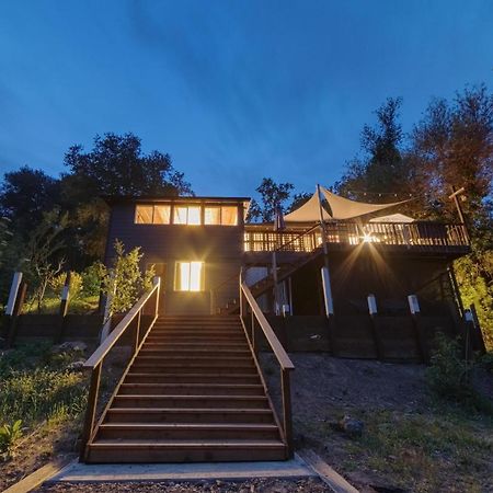 Rivers Breeze Relaxing Riverside Cabin With Private Suite Kayaks Хилдсбург Экстерьер фото