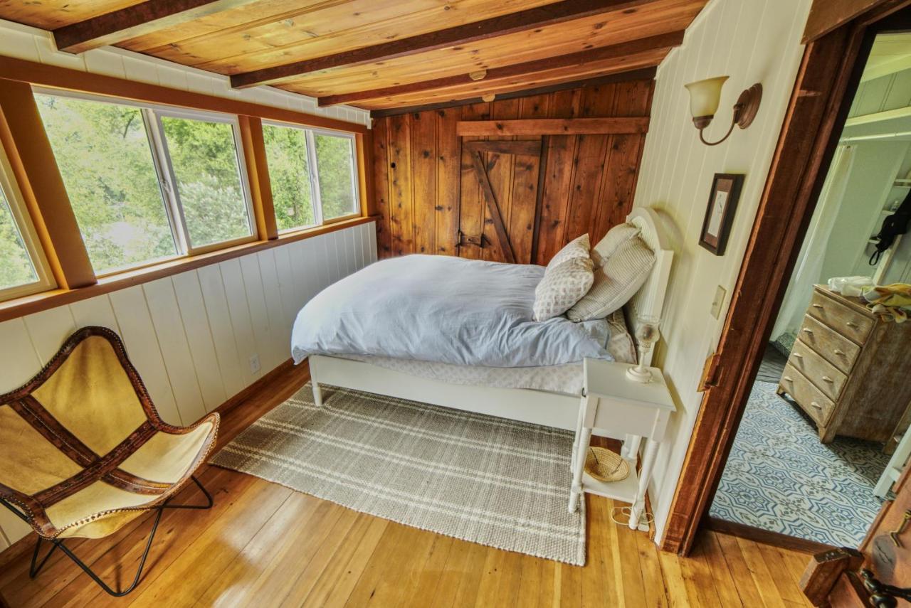 Rivers Breeze Relaxing Riverside Cabin With Private Suite Kayaks Хилдсбург Экстерьер фото