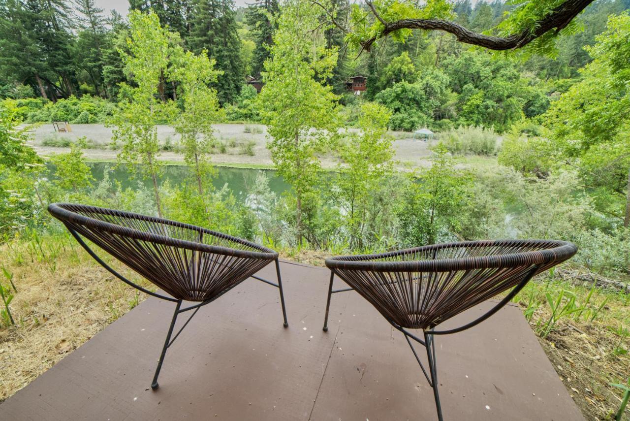 Rivers Breeze Relaxing Riverside Cabin With Private Suite Kayaks Хилдсбург Экстерьер фото