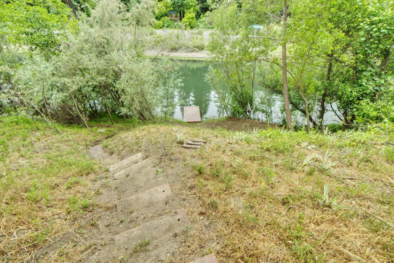 Rivers Breeze Relaxing Riverside Cabin With Private Suite Kayaks Хилдсбург Экстерьер фото